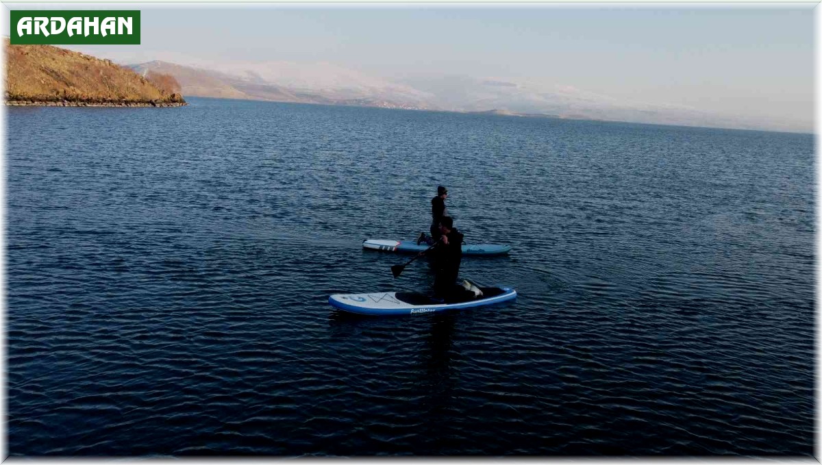 Çıldır Gölü'nde kürek sörfü drone ile görüntülendi