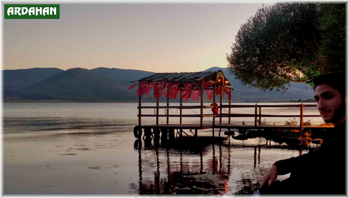Çıldır Gölü'nde mest eden gün batımı manzarası