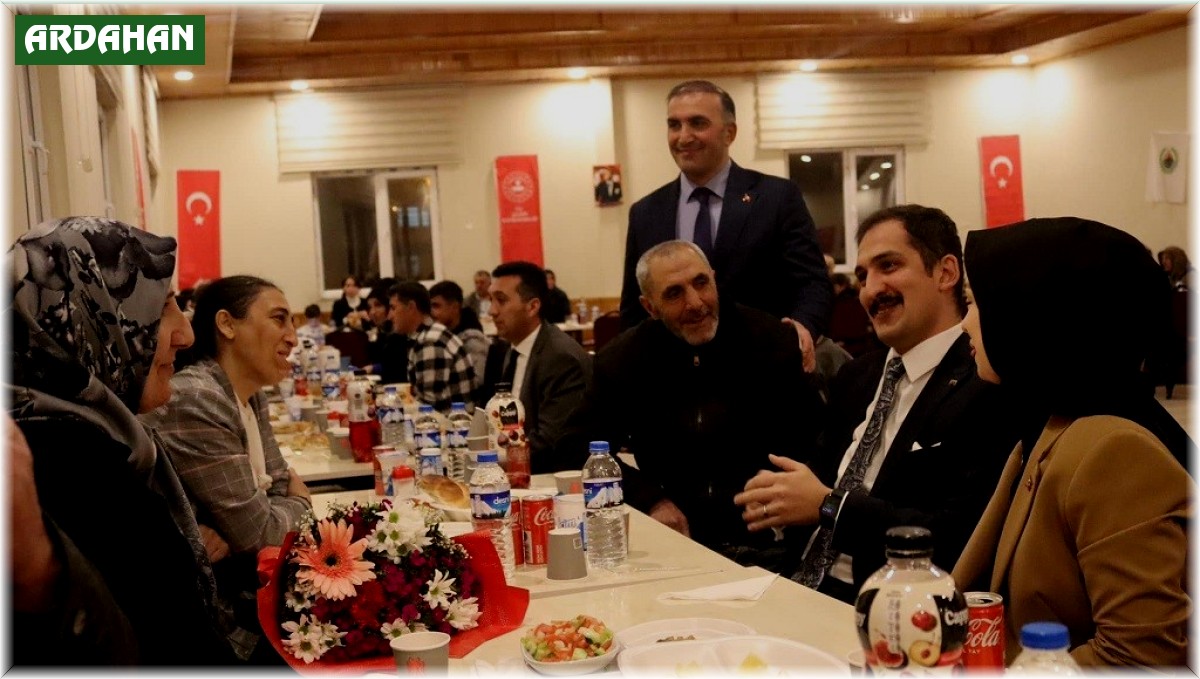 Çıldır Kaymakamlığı Şehit Aileleri ve Gaziler İçin İftar Yemeği Verdi