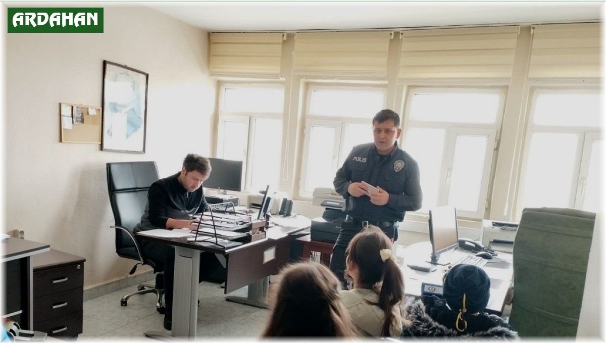 Çıldır Kuran Kursu öğrencileri emniyeti ziyaret etti