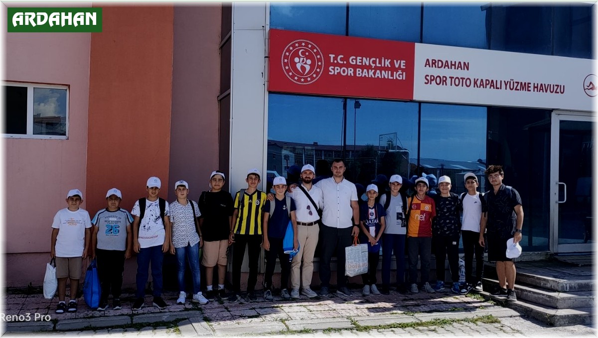 Çıldır Kuran Kursu Öğrencilerine Yönelik Yüzme Etkinliği Düzenlendi