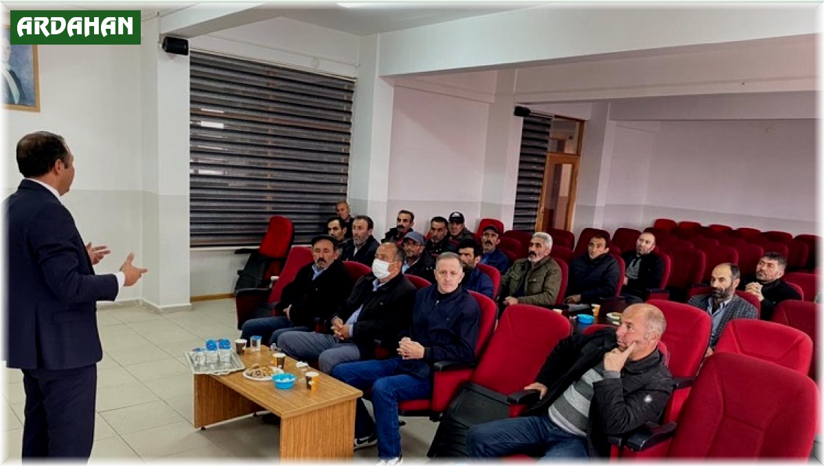 Çıldır Milli Eğitim Müdürü Yıldız velilerle toplantı gerçekleştirdi