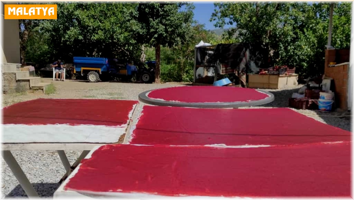 Çilek, artık pestil olarak sofralara geliyor