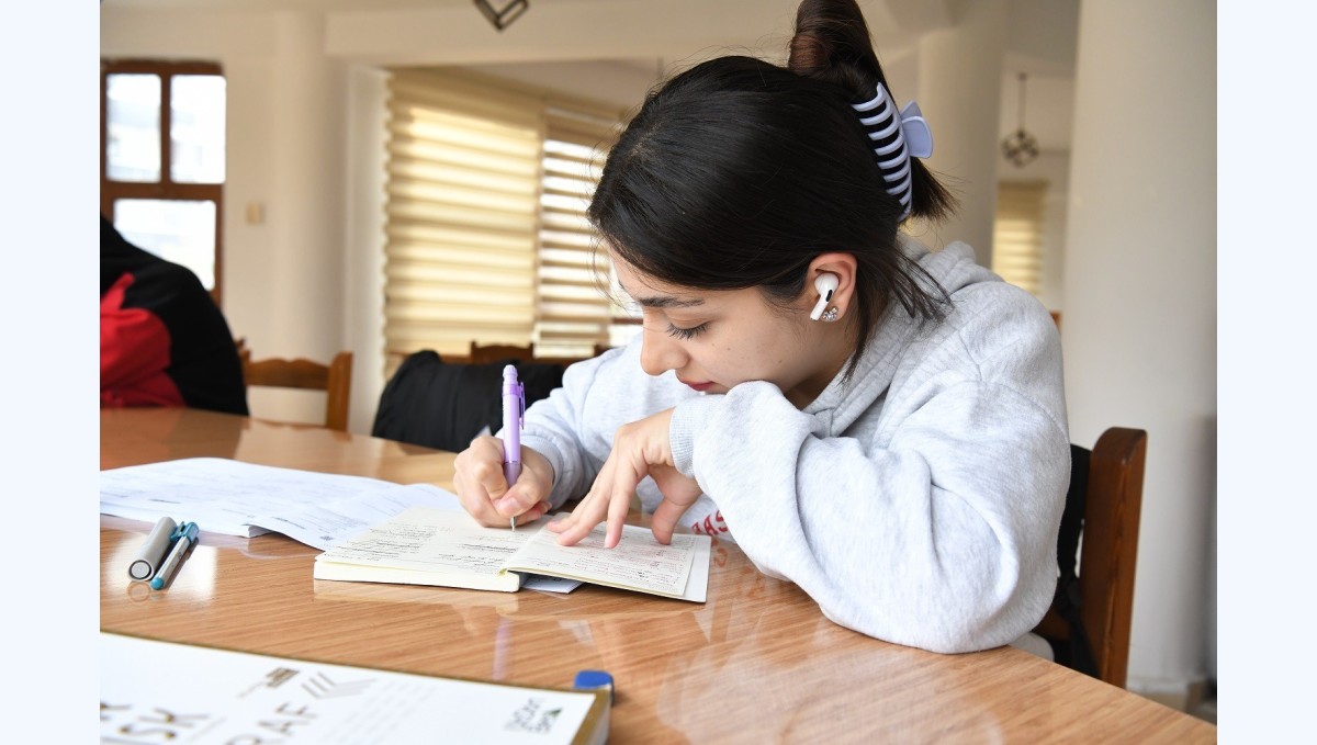 Çilesiz semt pazarı, modern kütüphane ile dönüşüyor