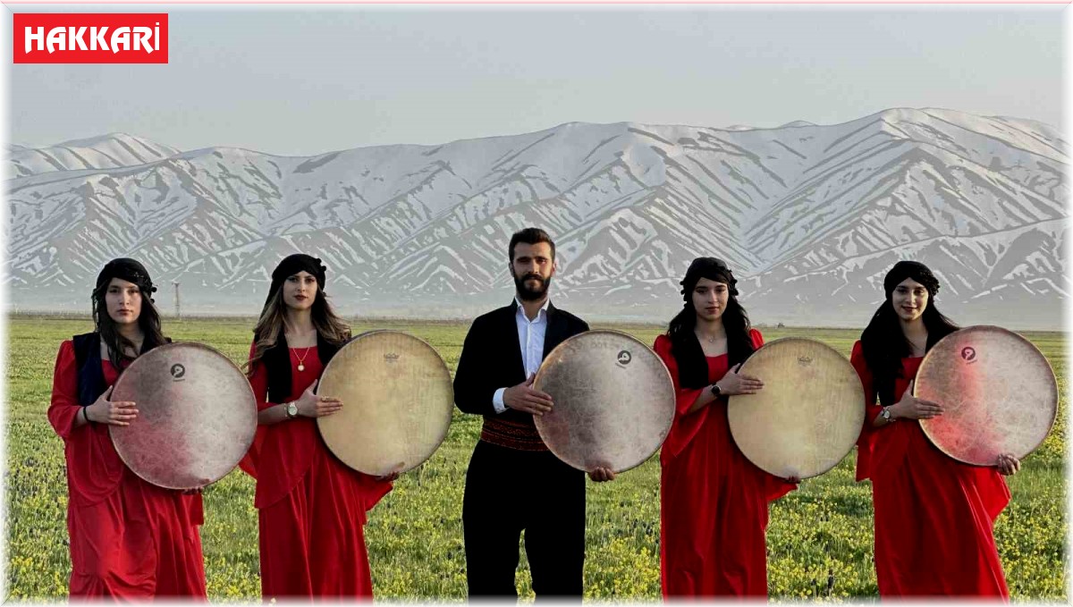 Cilo Dağı'nın eteklerinde yöresel elbiselerle erbane gösterisi