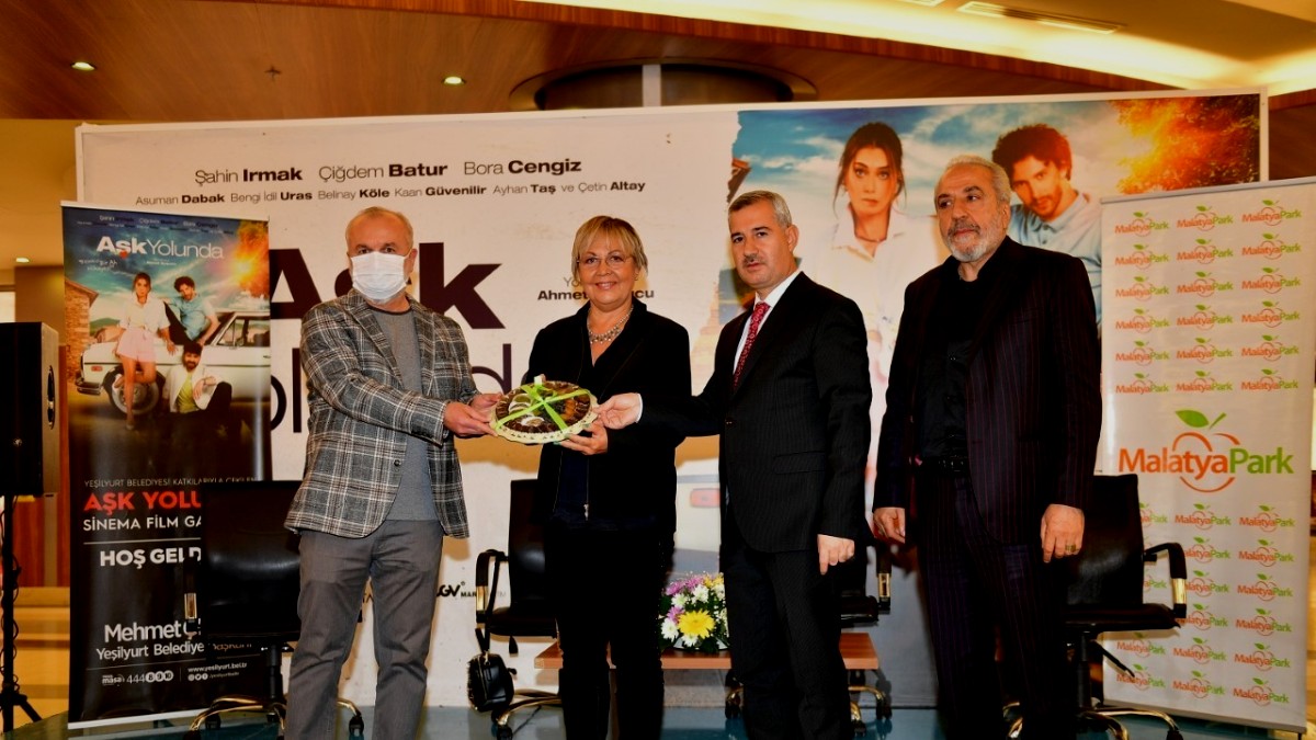 Çınar, 'aşk yolunda' filminin oyuncuları ile söyleşi etkinliği düzeledi