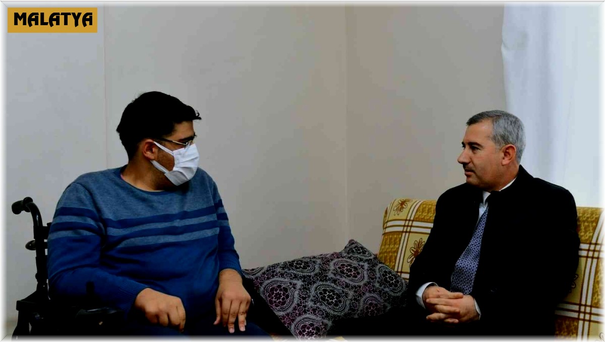 Çınar, engelli gencin akülü araç talebine kayıtsız kalmadı