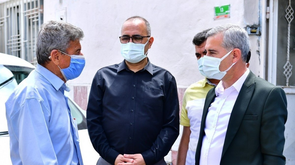 Çınar, vatandaşların evlerinde taleplerini dinliyor