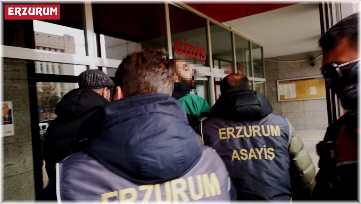 Cinayet şüphelisi yurt dışına kaçarken yakalandı