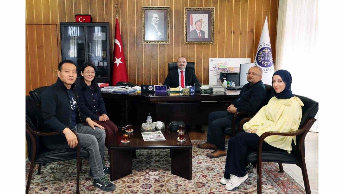 Çinli yatırımcılar Erzurum Teknokent'te incelemelerde bulundu