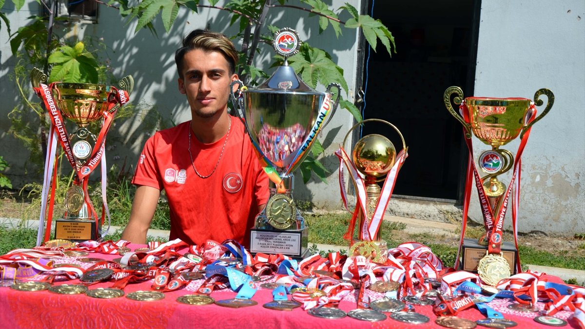 Çobanlık yaparken hazırlandı, 20 Yaş Altı Balkan Atletizm Şampiyonası'nda birinci oldu