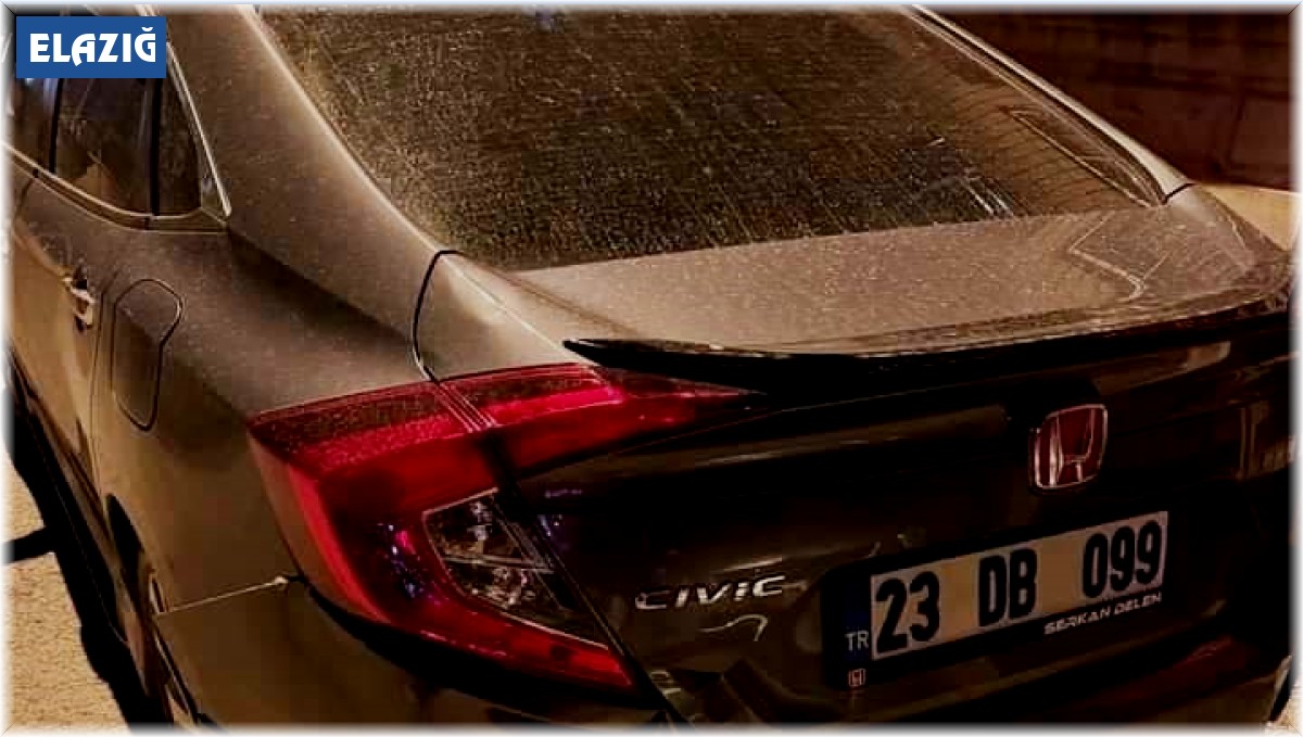 Çocuğu ile bindiği elektrikli bisikletle park halindeki araca çarptı