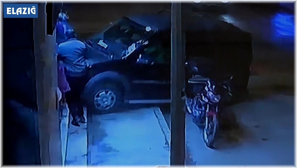 Çocuk sürücü dehşet saçtı, 3 kişi ölümden döndü: Kaza kameraya saniye saniye yansıdı