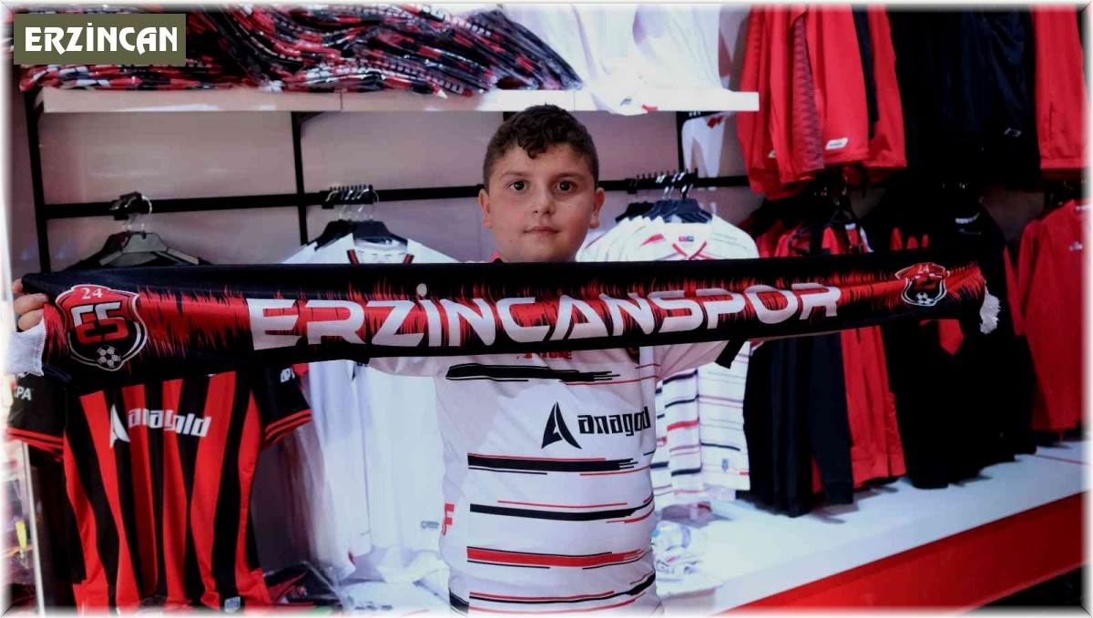 Çocuk taraftarın tribündeki ruh hali sosyal medyayı salladı