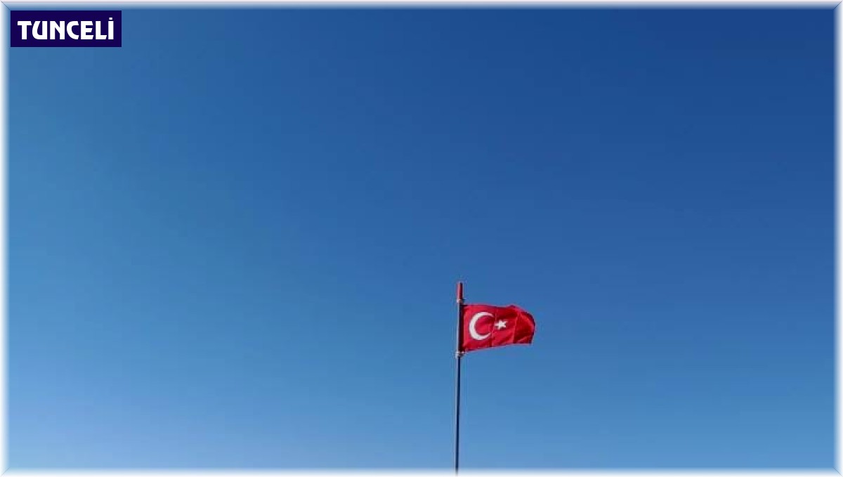 Çocukken hayalini kuruyordu: Çıktığı zirveye Türk bayrağını dikti