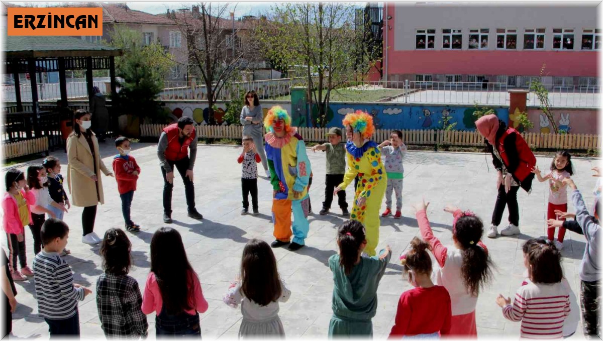 Çocuklar 23 Nisan etkinliğinde doyasıya eğlendi