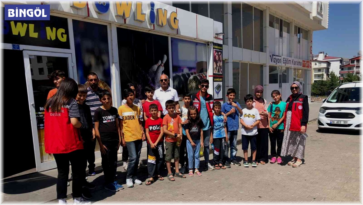 Çocuklar bowling ve yüzme havuzunda doyasıya eğlendi