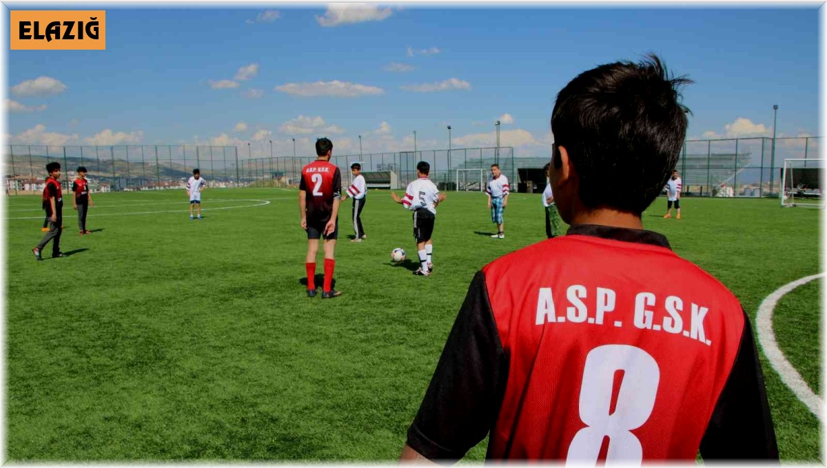 Çocuklar dostluk maçında hünerlerini sergiledi