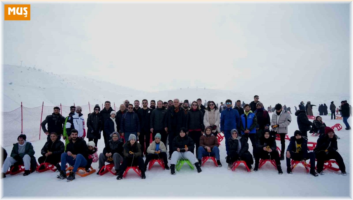 Çocuklar Güzeldağ Kayak Merkezi'nde keyifli anlar yaşadı