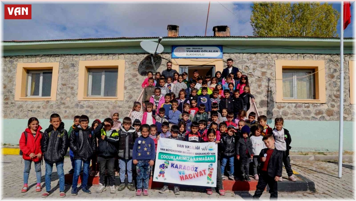 Çocuklar ilk kez Hacivat-Karagöz oyunuyla tanıştı