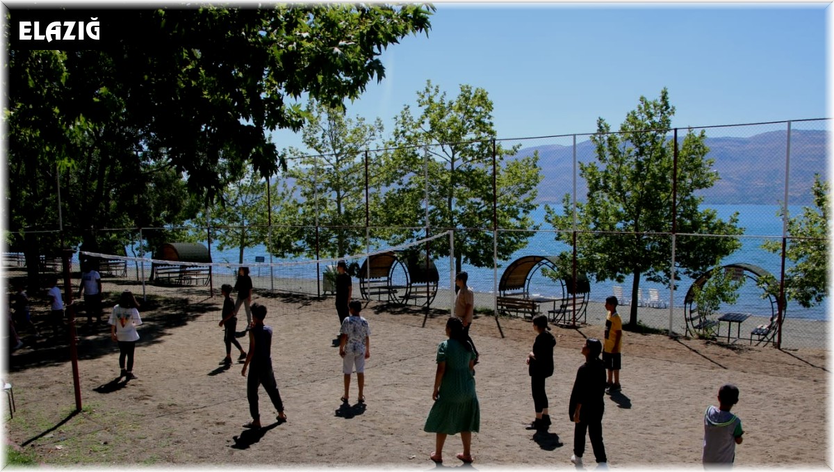 Çocuklar piknikte bir araya geldi