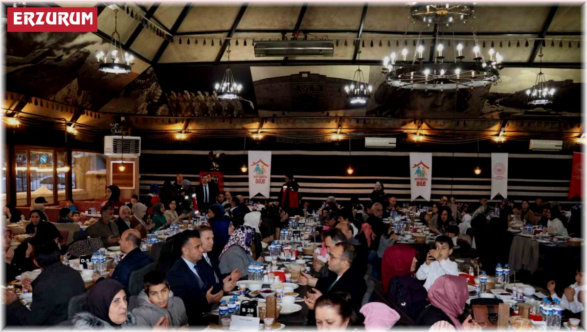 Çocuklar sevgi sofrasında iftar açtı