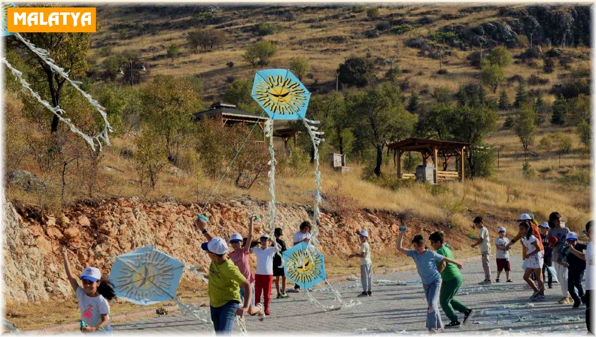 çocuklar uçurtma şenliği ile doyasıya eğlendi