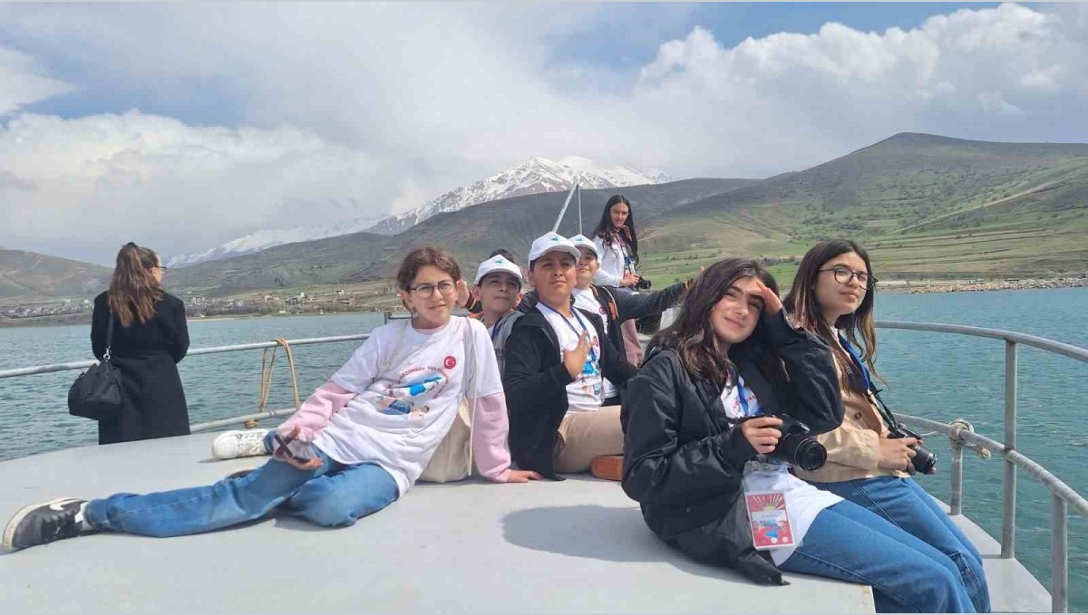 Çocuklar Van'ı fotoğraflıyor