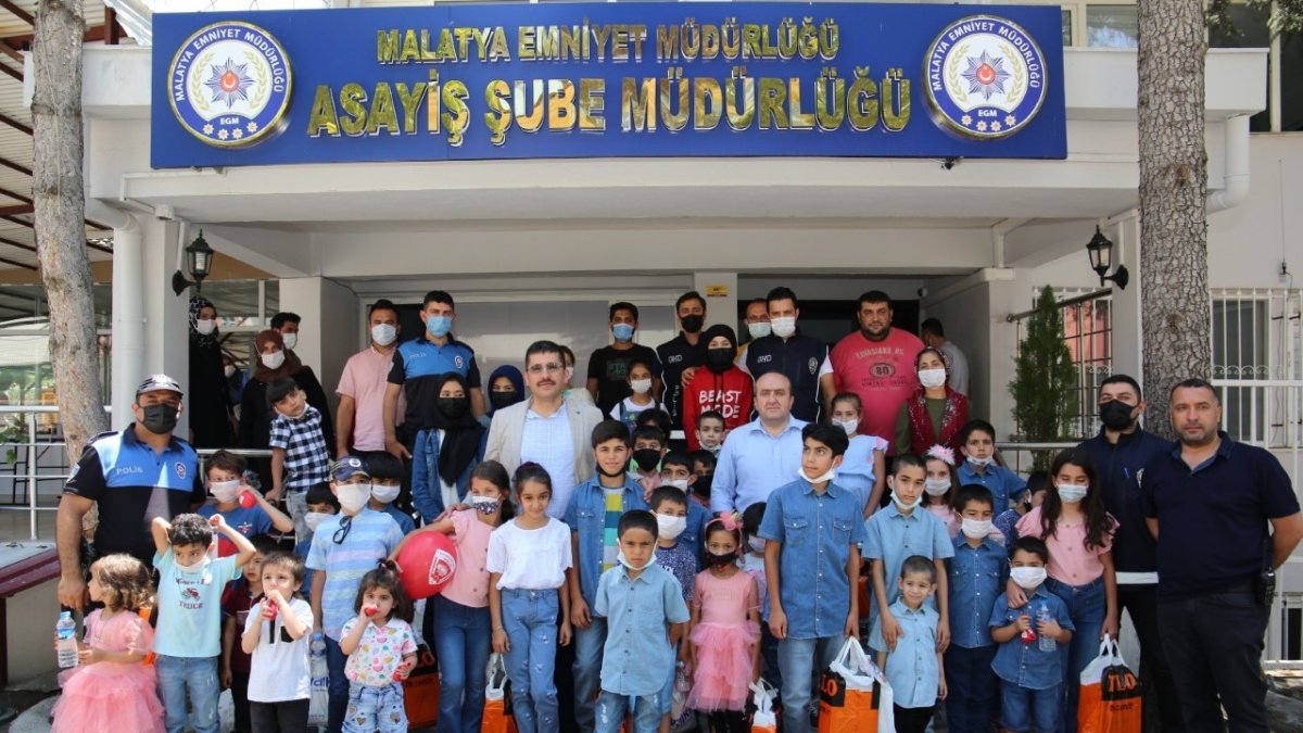 Çocuklara polis şefkati