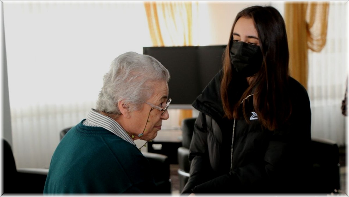 Çocuklardan en yaşlı öğretmenlere anlamlı ziyaret