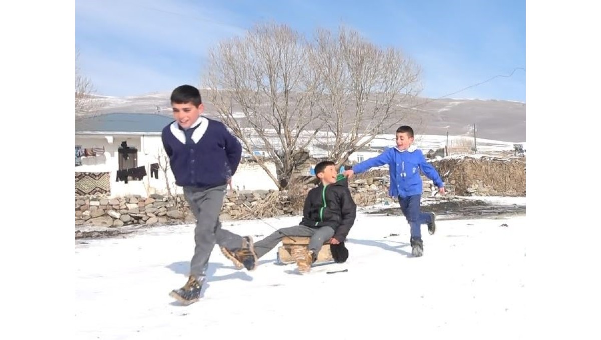 Çocukların kızak keyfi