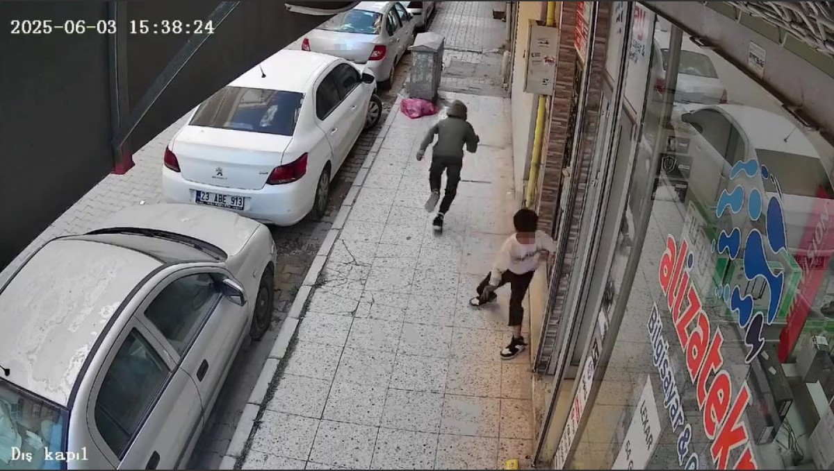Çocukların tehlikeli oyunu kamerada: İş yerine torpil atıp kaçtılar