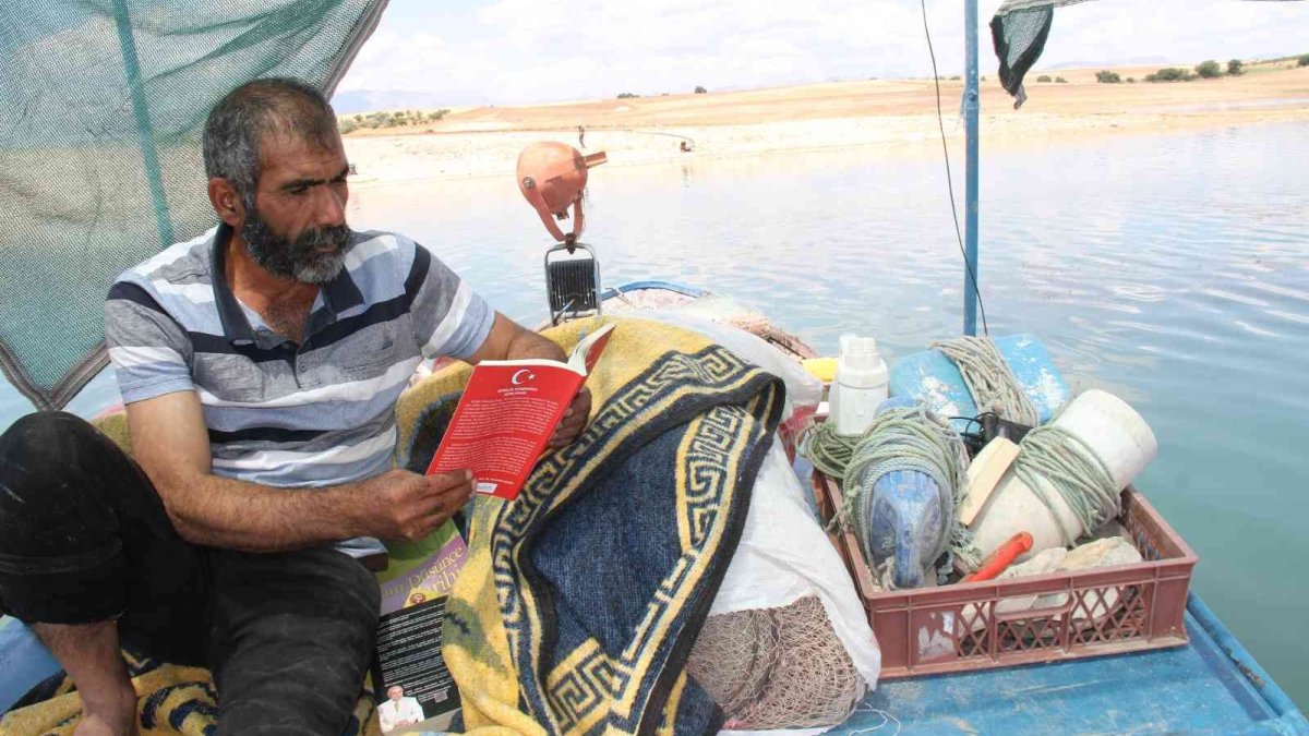 Çocuklarına örnek olmak için yola çıkan balıkçı iki üniversite kazandı