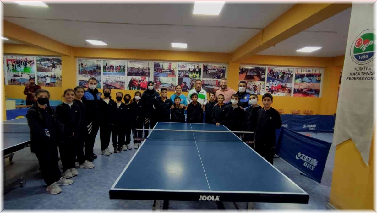 ÇOGEP ile masa tenisi kursuna yazıldılar