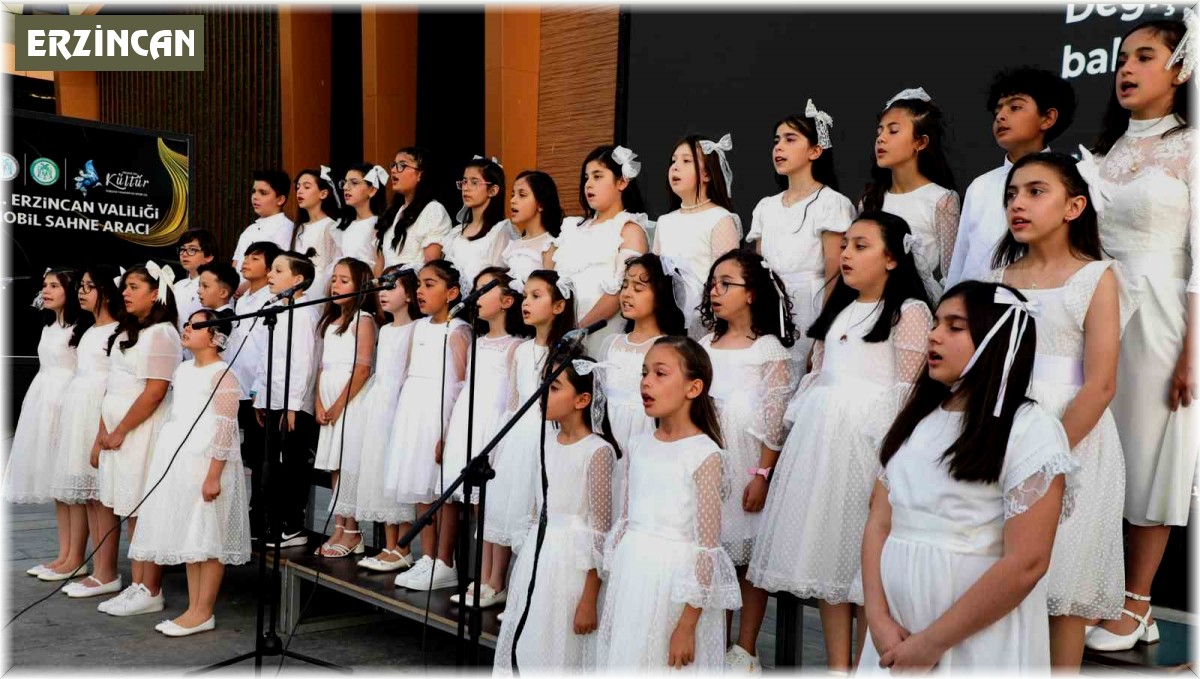 Çok Sesli Çocuk Korosu yılsonu konserini gerçekleştirdi