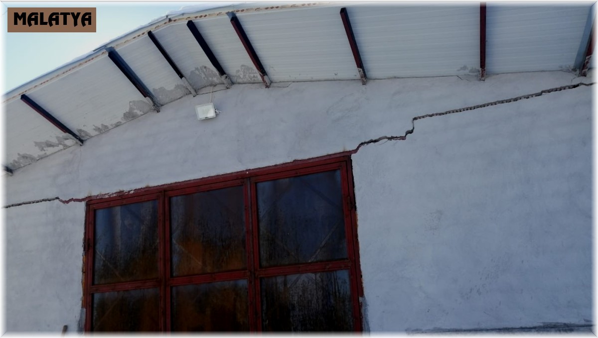 Çöken besi çiftliğinde hayvanlar son anda kurtarıldı