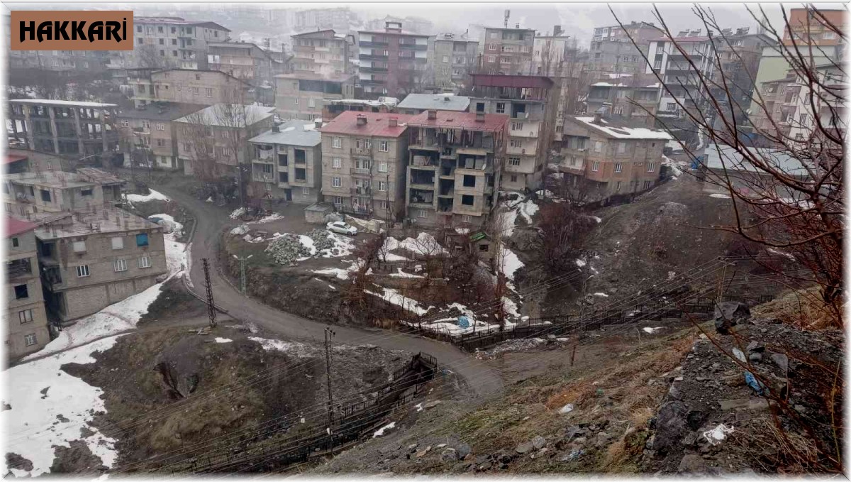 Çöken istinat duvarı korkuttu