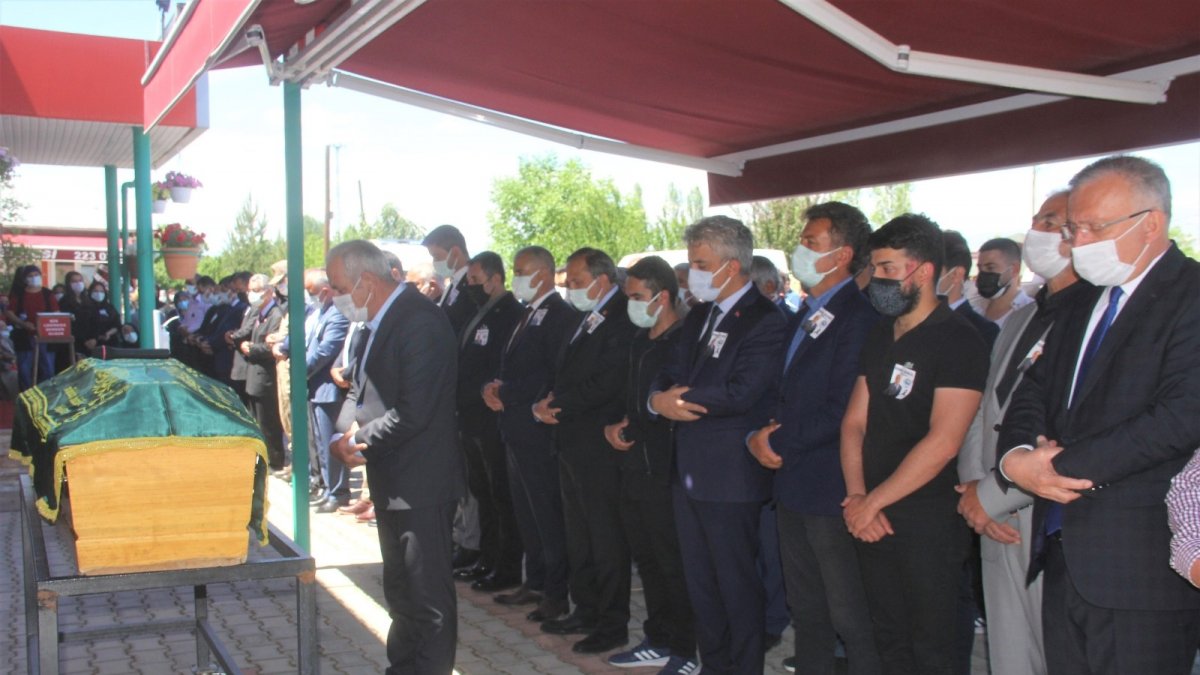 Covid-19'a yenik düşen CHP'li Mollaköy Belediye Başkanı son yolculuğuna uğurlandı