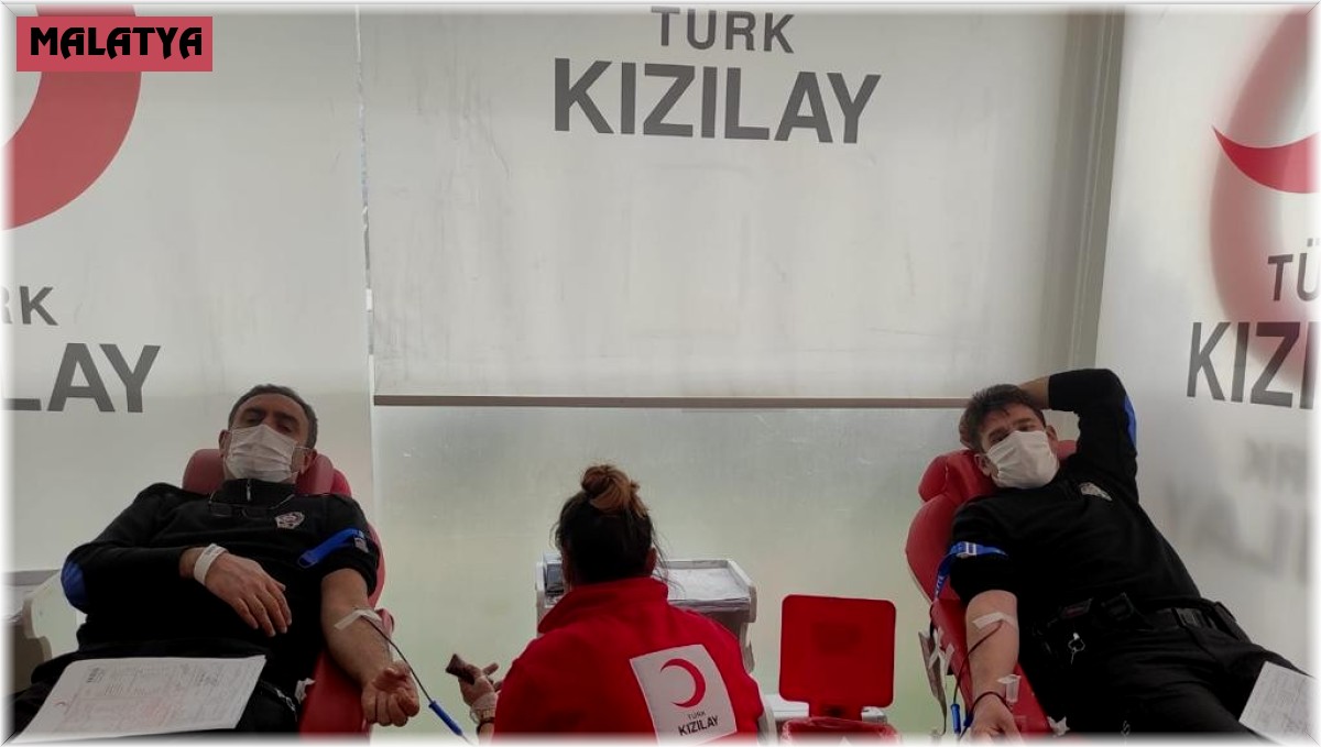 Covid-19'da kan stokları azaldı polisler kan bağışı yaptı