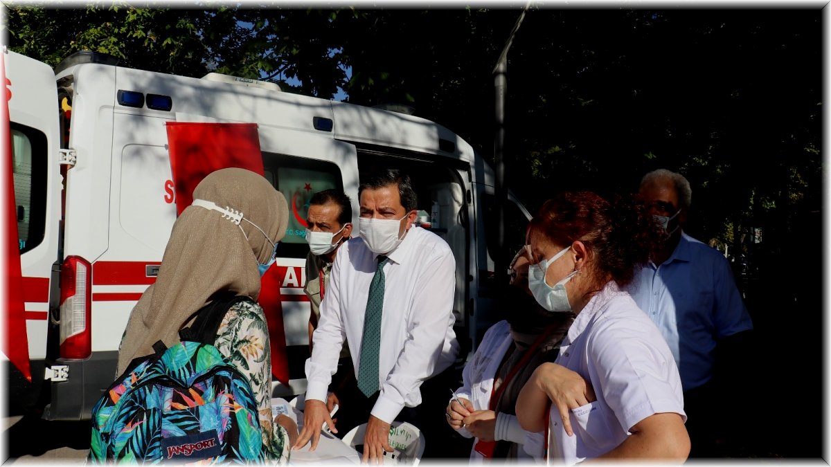 Covid-19’dan korunmanın yolu aşı olmaktan geçiyor