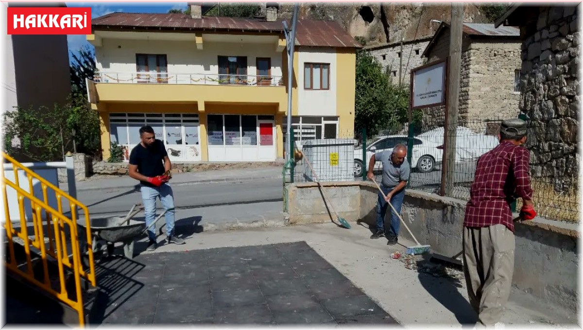 Çukurca Belediyesi çocuk parklarını yeniliyor