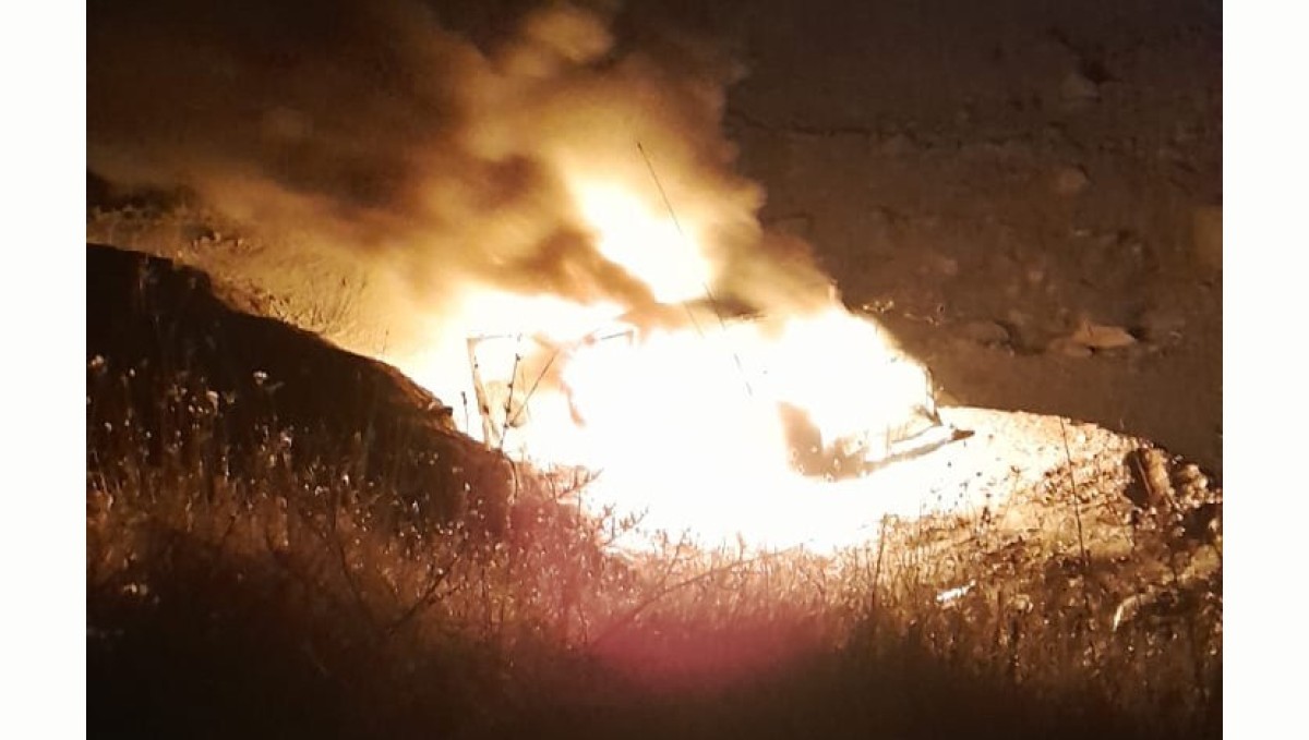 Çukurca'da alev alan araç kullanılamaz hale geldi