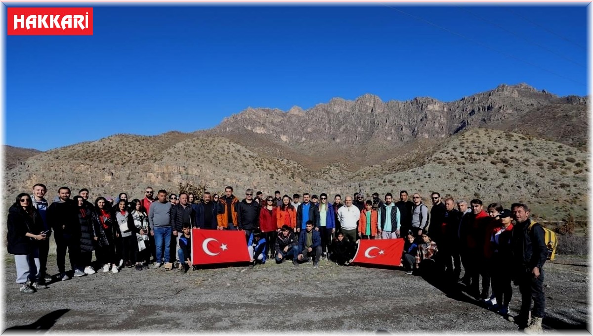 Çukurca'da Belat vadisine doğa yürüyüşü düzenlendi