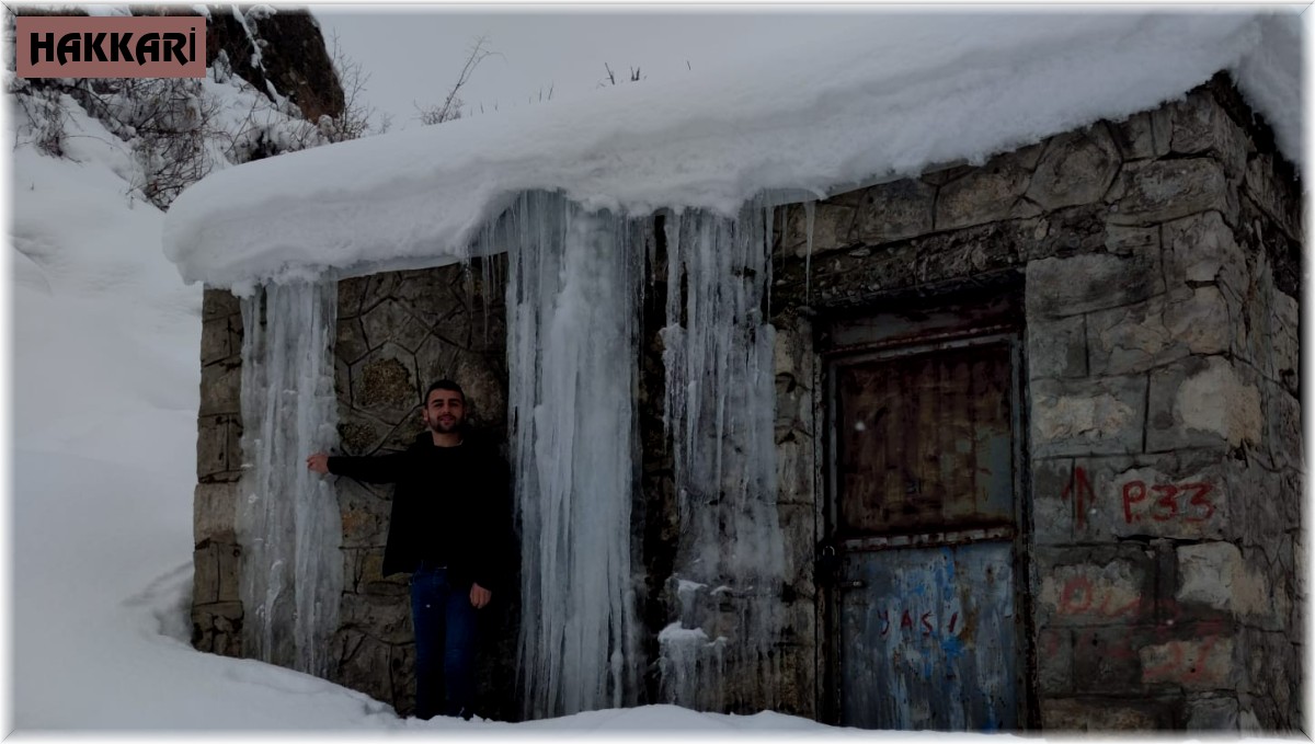 Çukurca'da dondurucu soğuklar