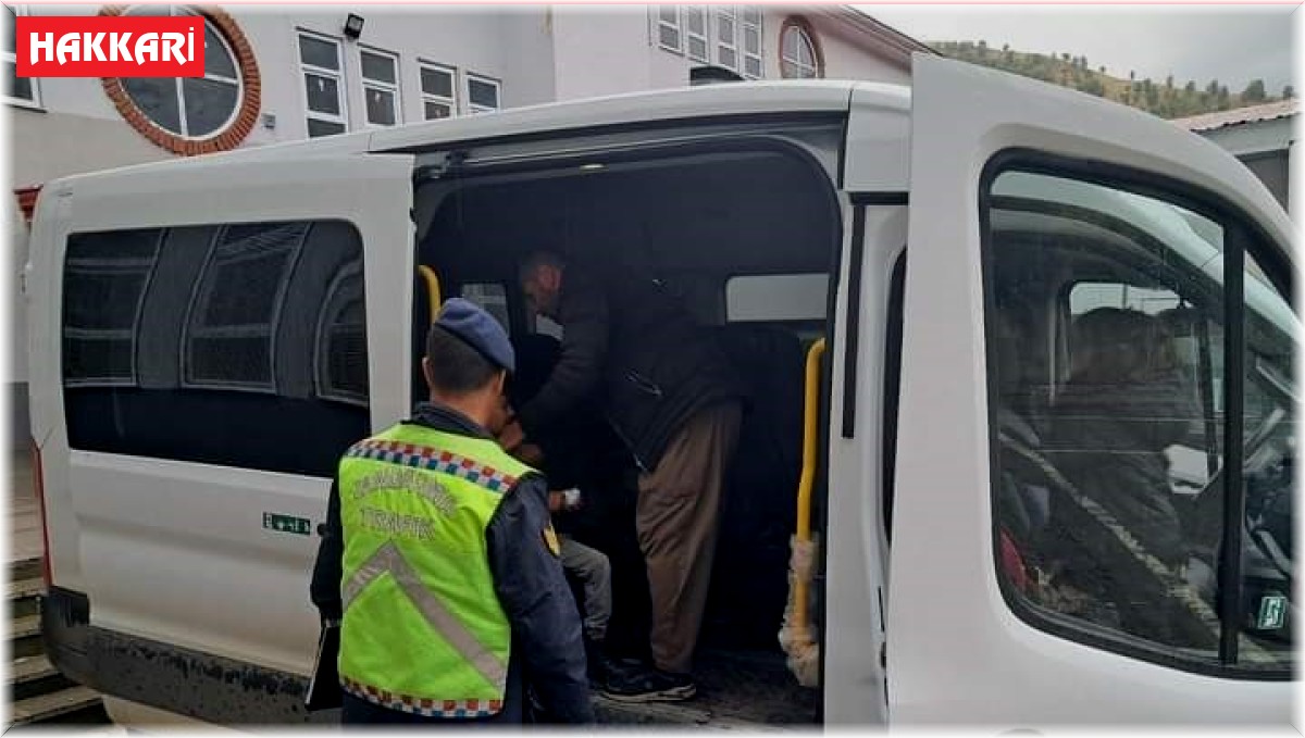 Çukurca'da kış lastiği ve okul servisleri denetlendi