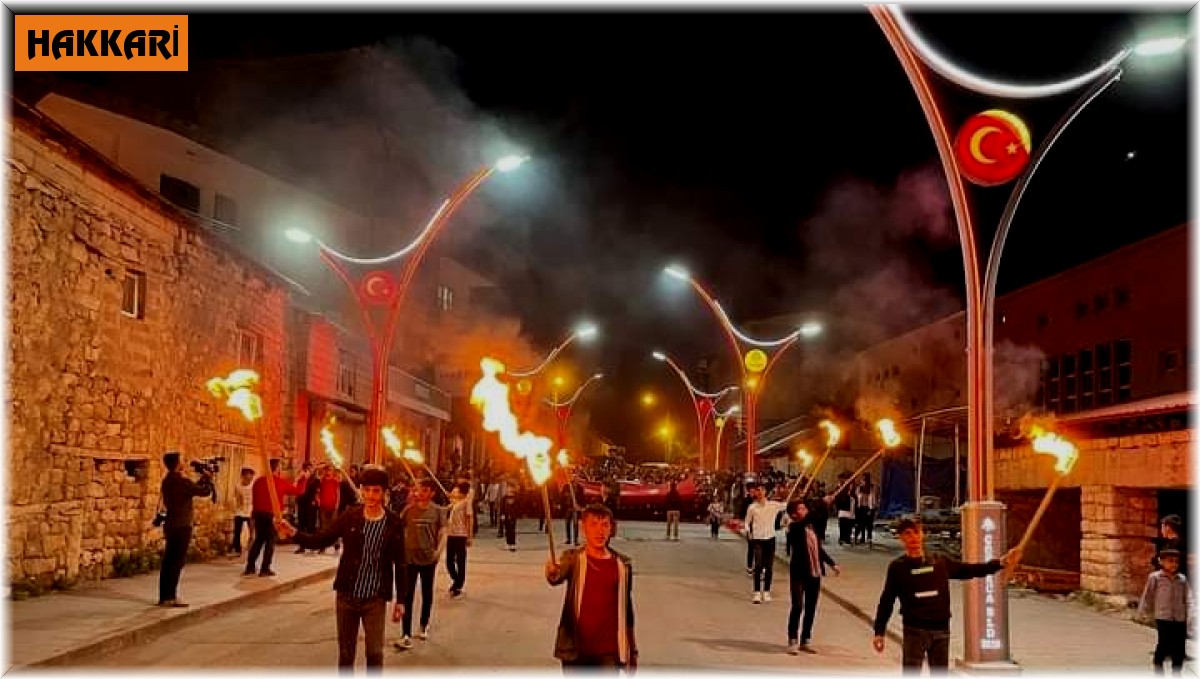 Çukurca'da meşaleli gençlik yürüyüşü