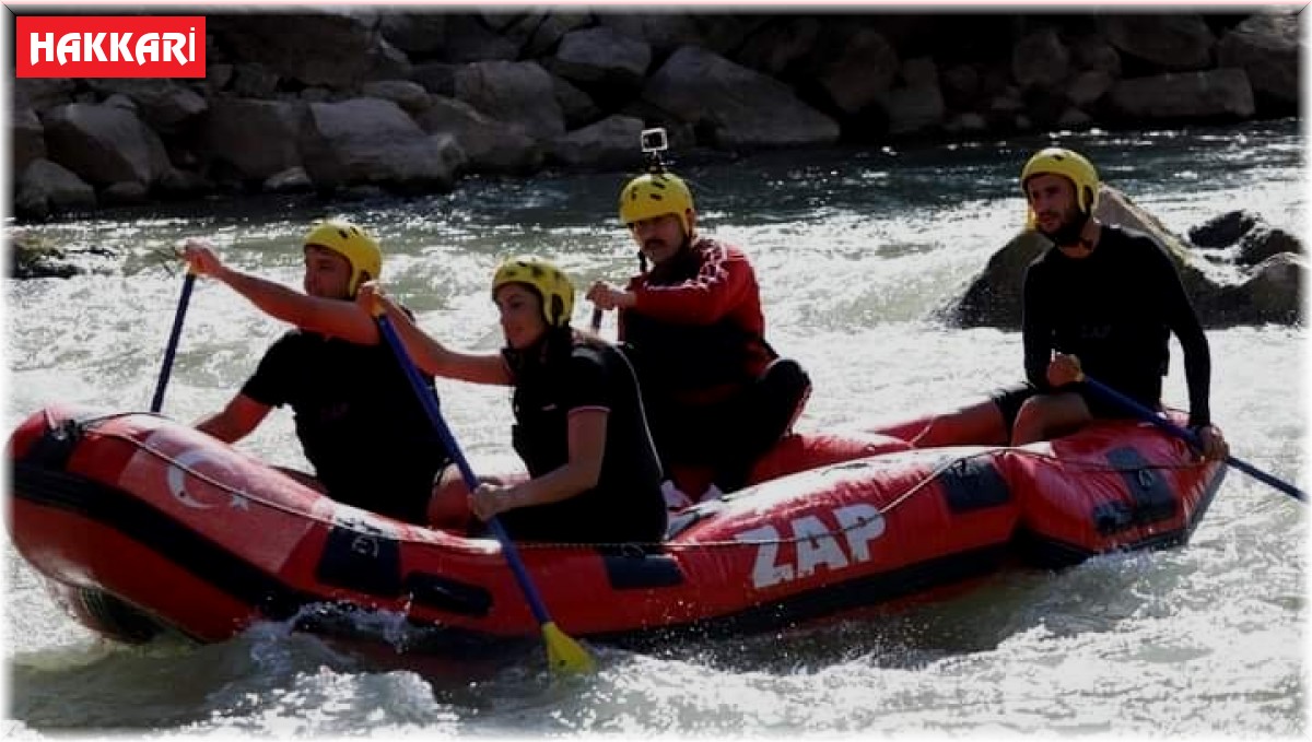 Çukurca'da rafting heyecanı devam ediyor