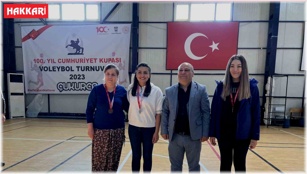 Çukurca'da spor etkinliklerinde bu sefer şalvarlı kadınlar yarıştı