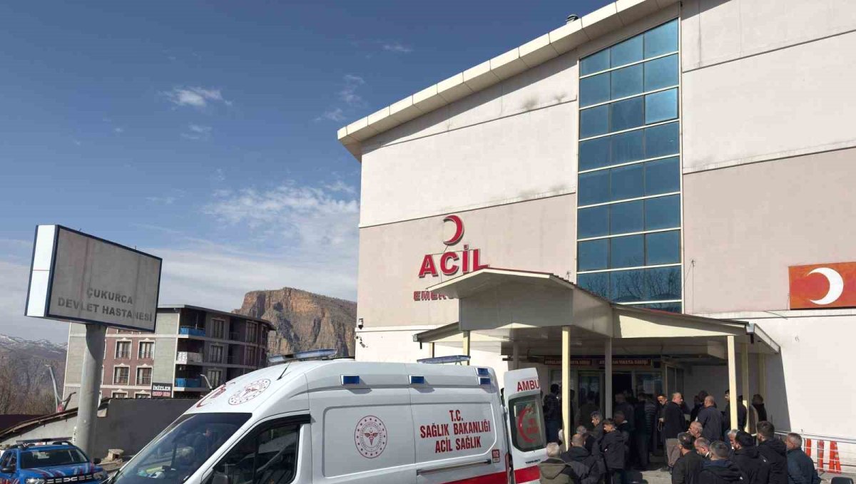 Çukurca'da trafik kazası: 8 yaralı