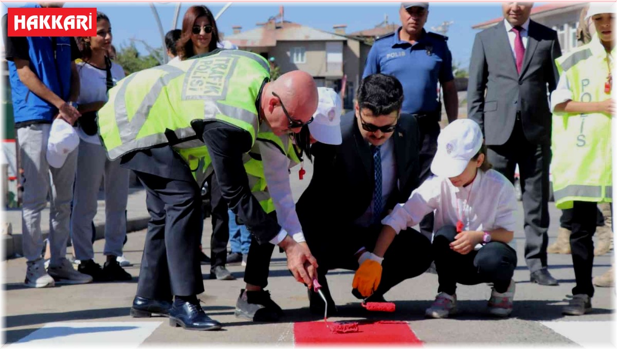 Çukurca'da 'Yayalara öncelik, hayata saygı duruşu' etkinliği düzenlendi